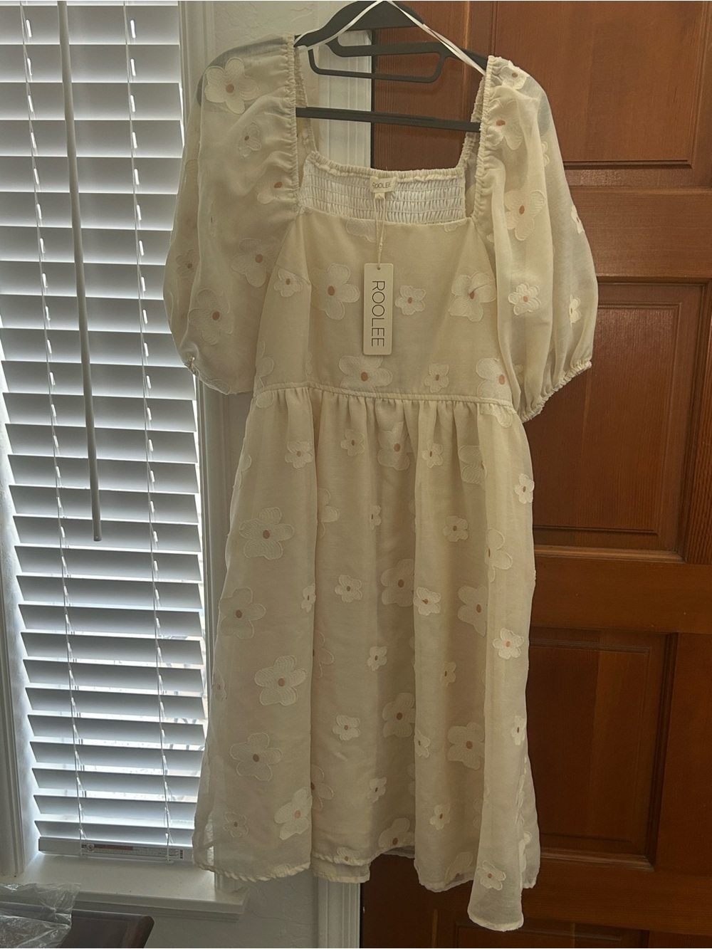 RooLee Cream Daisy Embroidered Puff-Sleeve Dress , Size L, NWT